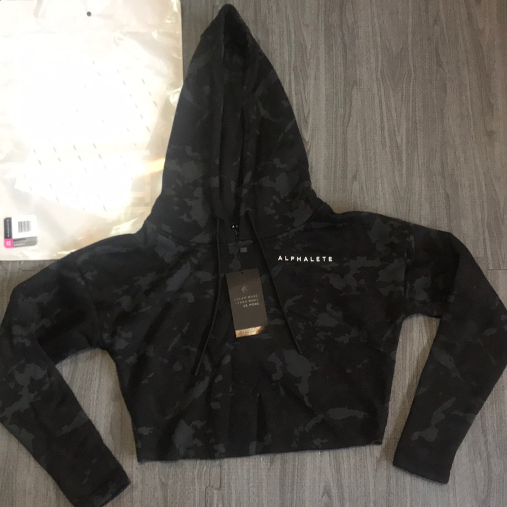 Alphalete cropped camo hoodie NWT